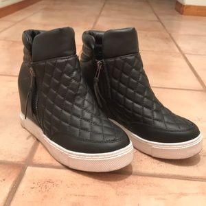 Steve Madden Black Wedges